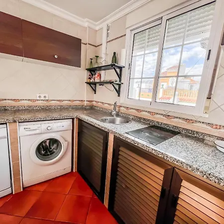 Prázdninový dům Centrally Located 3 Bedroom Townhouse In Carabao, Nerja